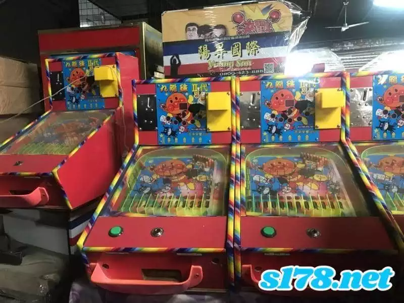 台灣的夜市小鋼珠機台!